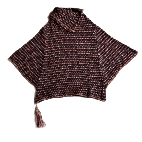 Renee’s NYC Poncho, OS, 10% Alpaca, 10% Wool, Rust/Brown Color - Picture 3 of 11